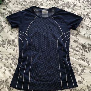 Athleta Finish Fast Line Tee in Navy/White - SIZE M